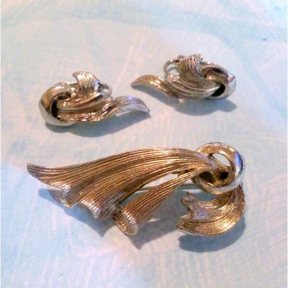 Vintage Silver Tone Brooch and Earring Demi Parure - Picture 1 of 4